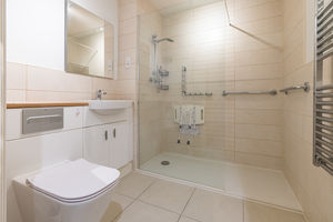 Shower room- click for photo gallery